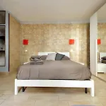 Spacious Vatican Flat With Courtyard