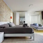 Spacious Vatican Flat With Courtyard Rom