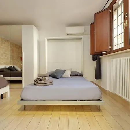 Spacious Vatican Flat With Courtyard Ρώμη