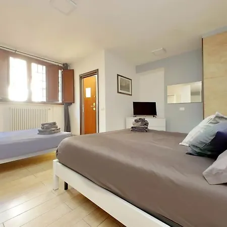 Spacious Vatican Flat With Courtyard Apartment Rome