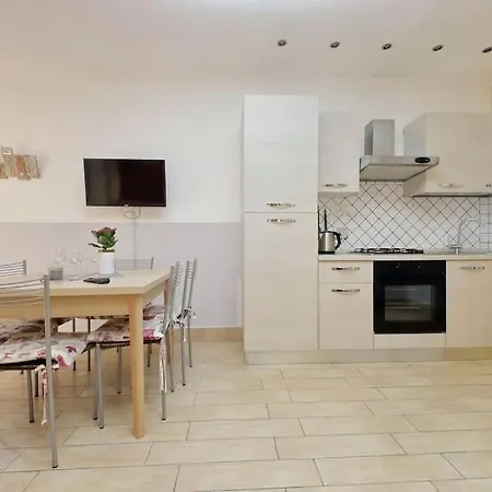 Spacious Vatican Flat With Courtyard Διαμέρισμα *