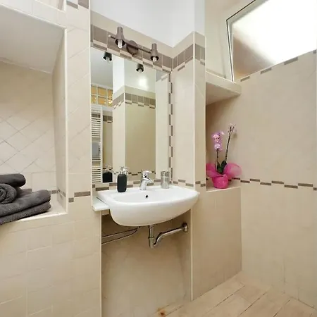 Spacious Vatican Flat With Courtyard Apartment