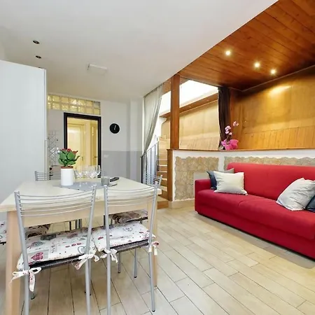 Spacious Vatican Flat With Courtyard *