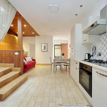 Spacious Vatican Flat With Courtyard
