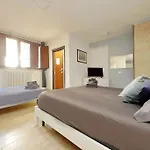 Spacious Vatican Flat With Courtyard Apartmán Řím