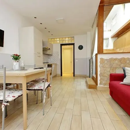 Vatican Flat Spacious Cozy With Court Апартаменты Рим